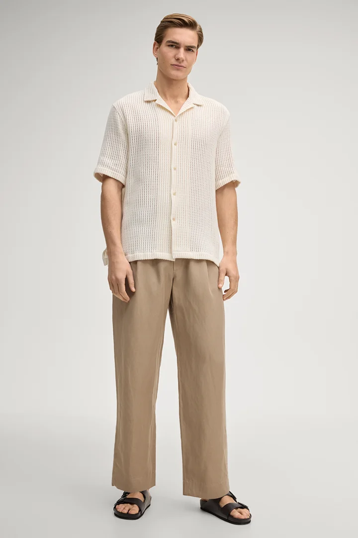 Leads to product detail page "Kawan short-sleeved shirt in off-white textured fabric"