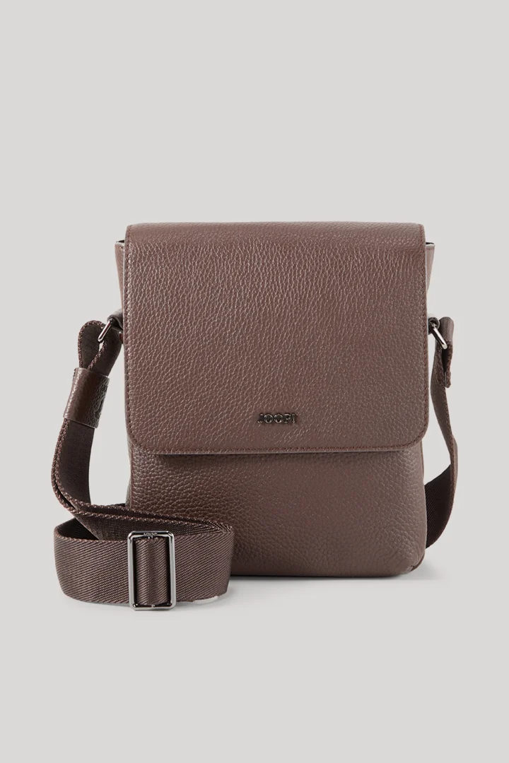 Leads to product detail page "Cardona Flavio shoulder bag in dark brown"