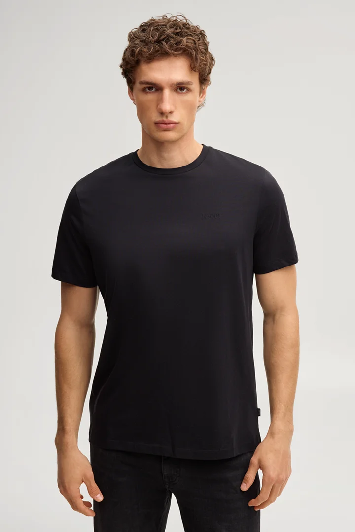 Leads to product detail page "Cosmo T-shirt in Black"