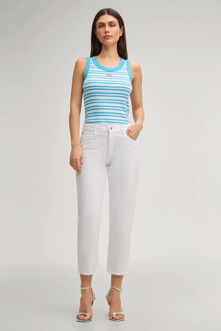 Leads to product detail page "Maike jeans in white"