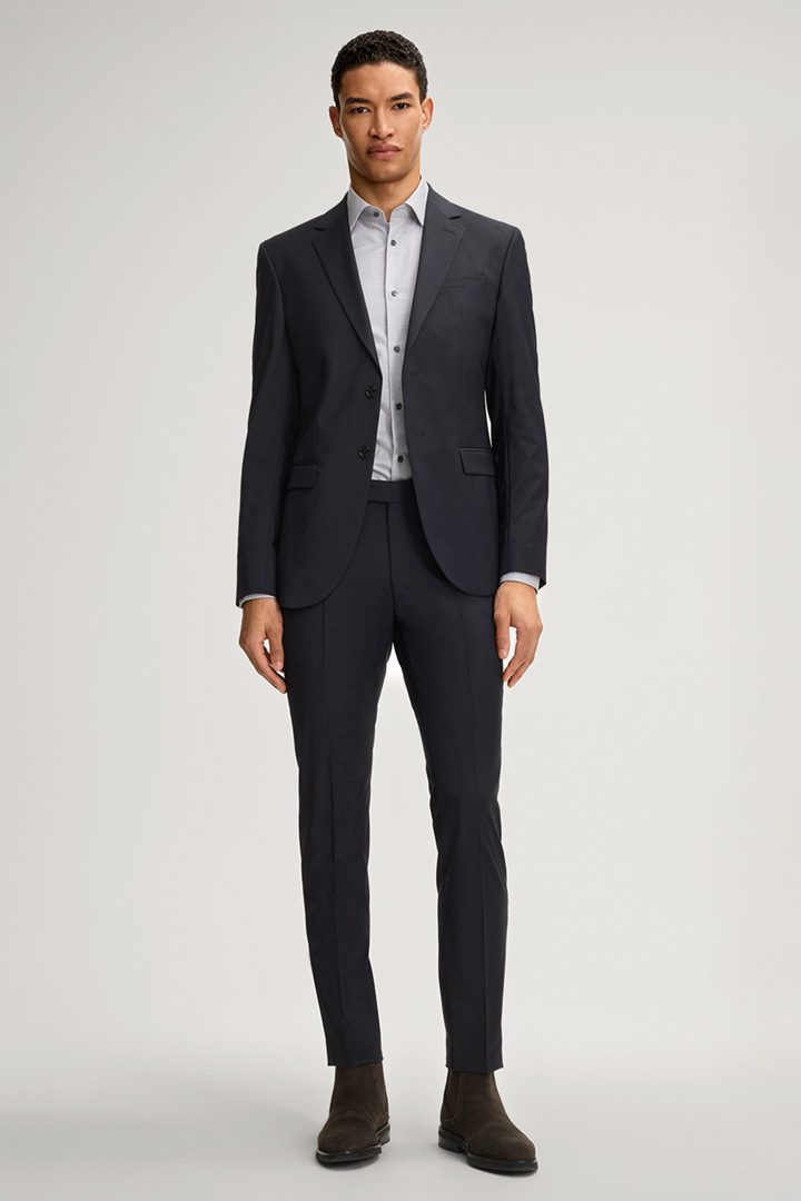 Leads to product detail page "Pit Shirt in Light Grey"