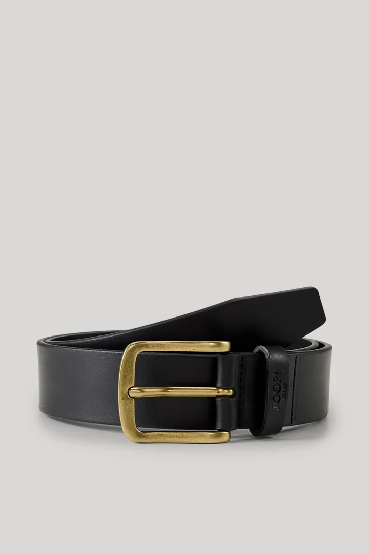 Leads to product detail page "Black leather belt"