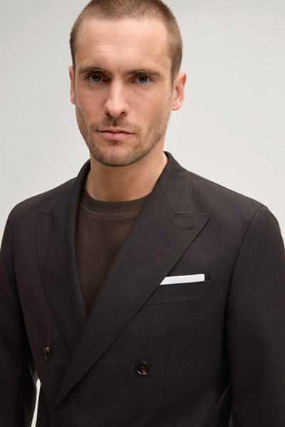 Leads to product detail page "Heazy-Rennet suit in dark brown"