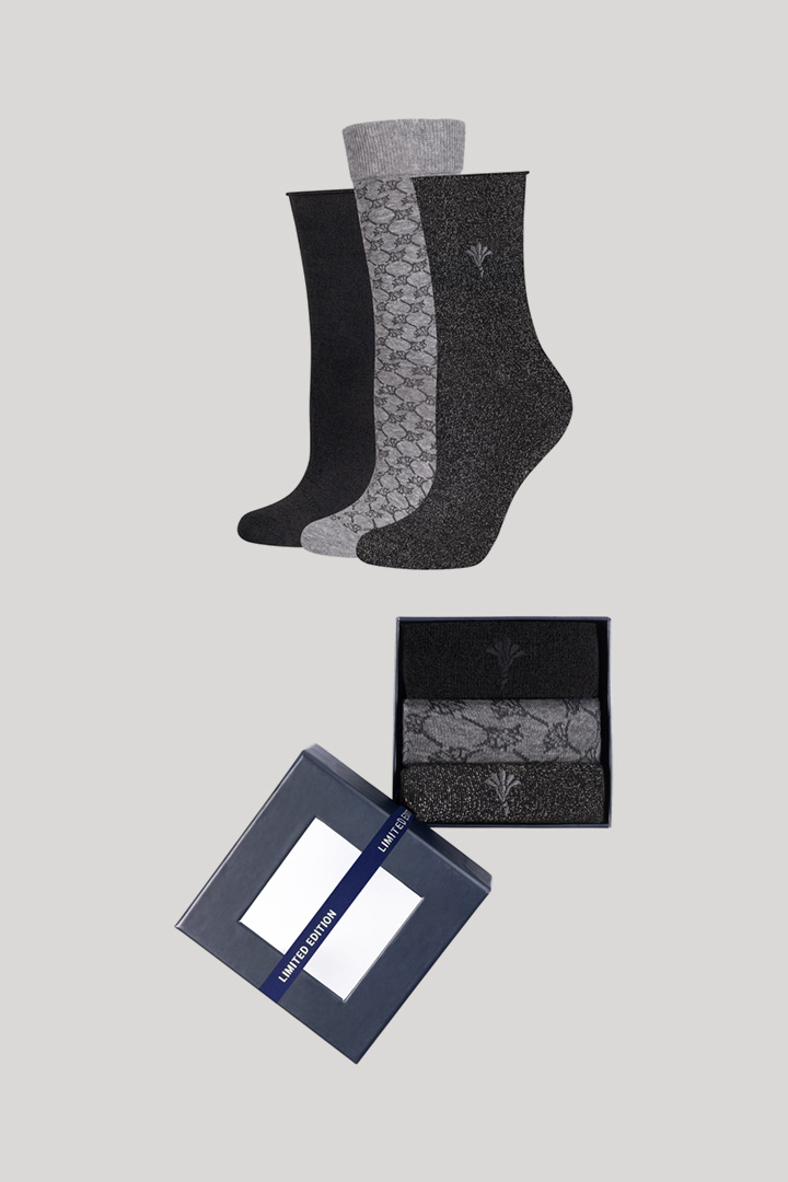 Leads to product detail page "3-pack of Socks in Black/Mixed"