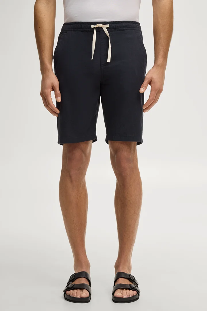 Leads to product detail page "Bermuda shorts Russ in navy"