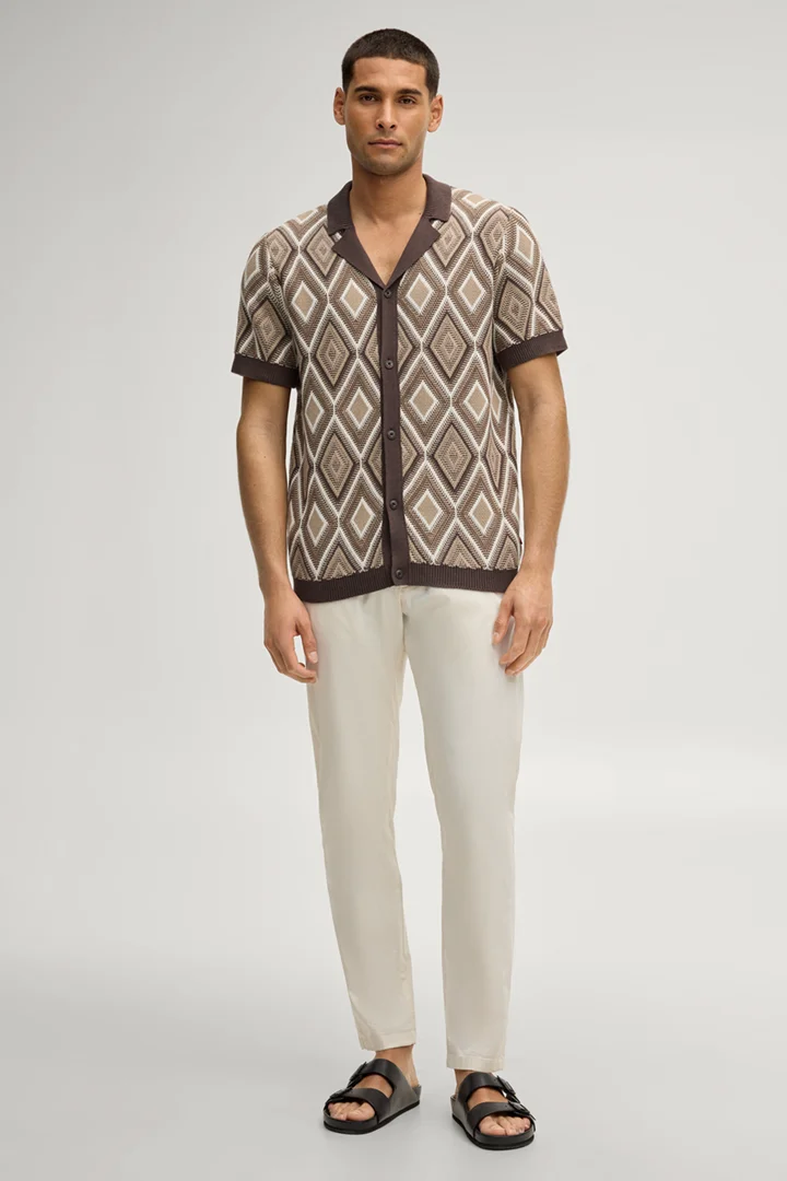 Chino Maxton in off-white