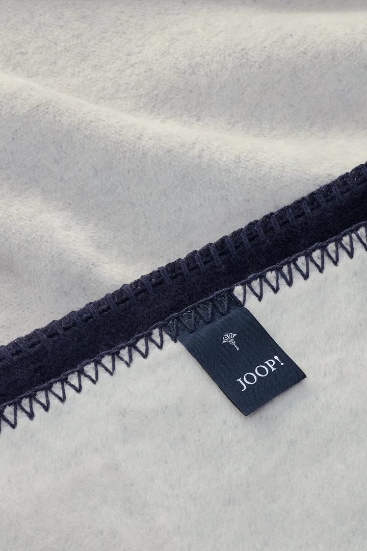 Führt zu Produktdetailseite „JOOP! UNI-DOUBLEFACE Wohndecke 150x200 cm, marine-grau"