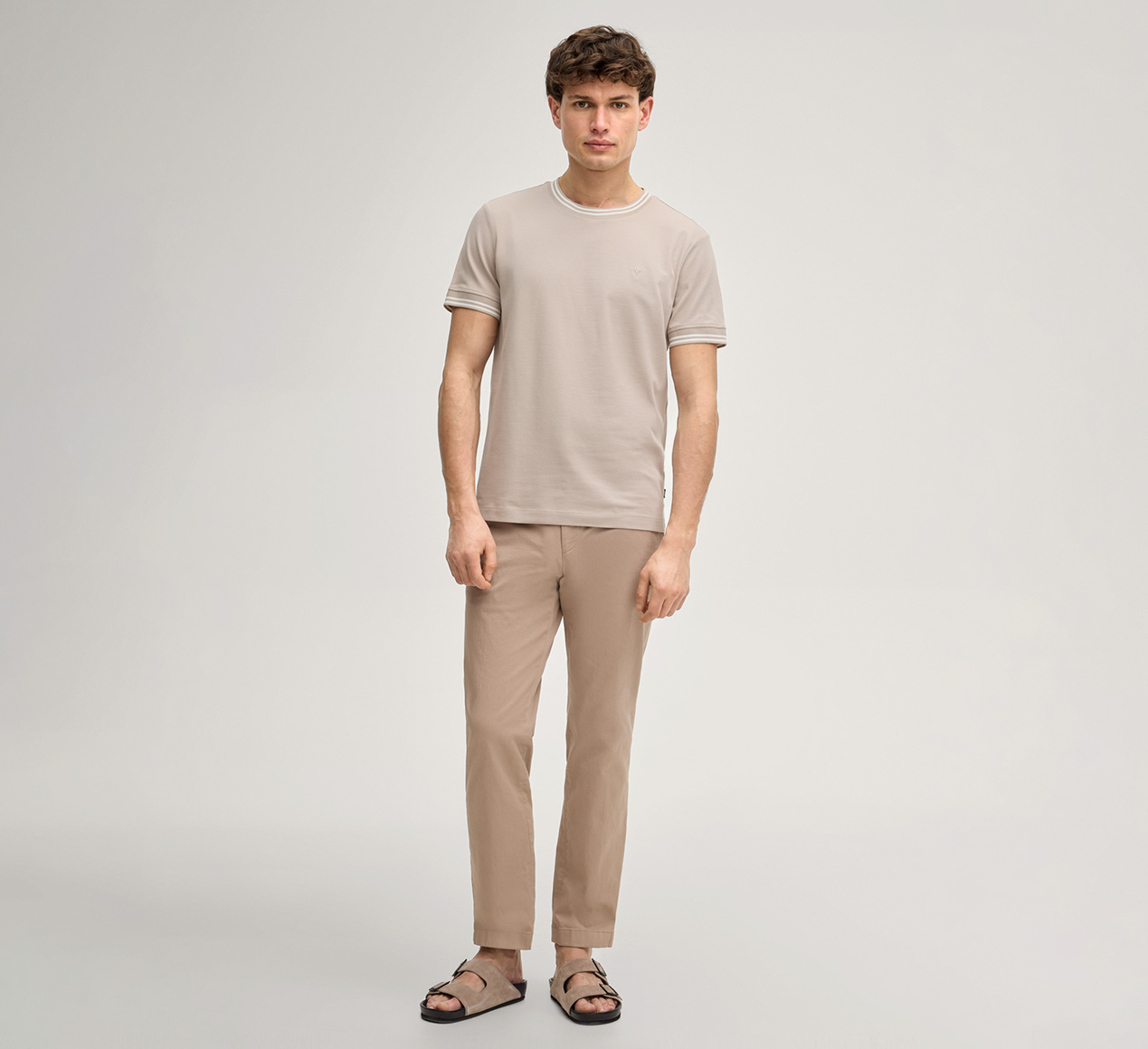 JOOP! präsentiert das Produkt T-Shirt Jose in Beige aus der Kategorie T-Shirts & Sweats