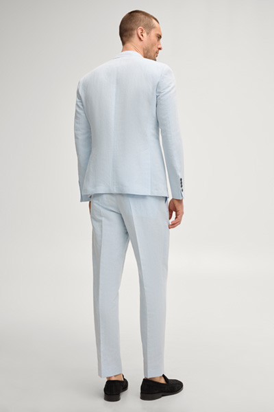 Leads to product detail page "Heazy-Rennet suit in light blue"