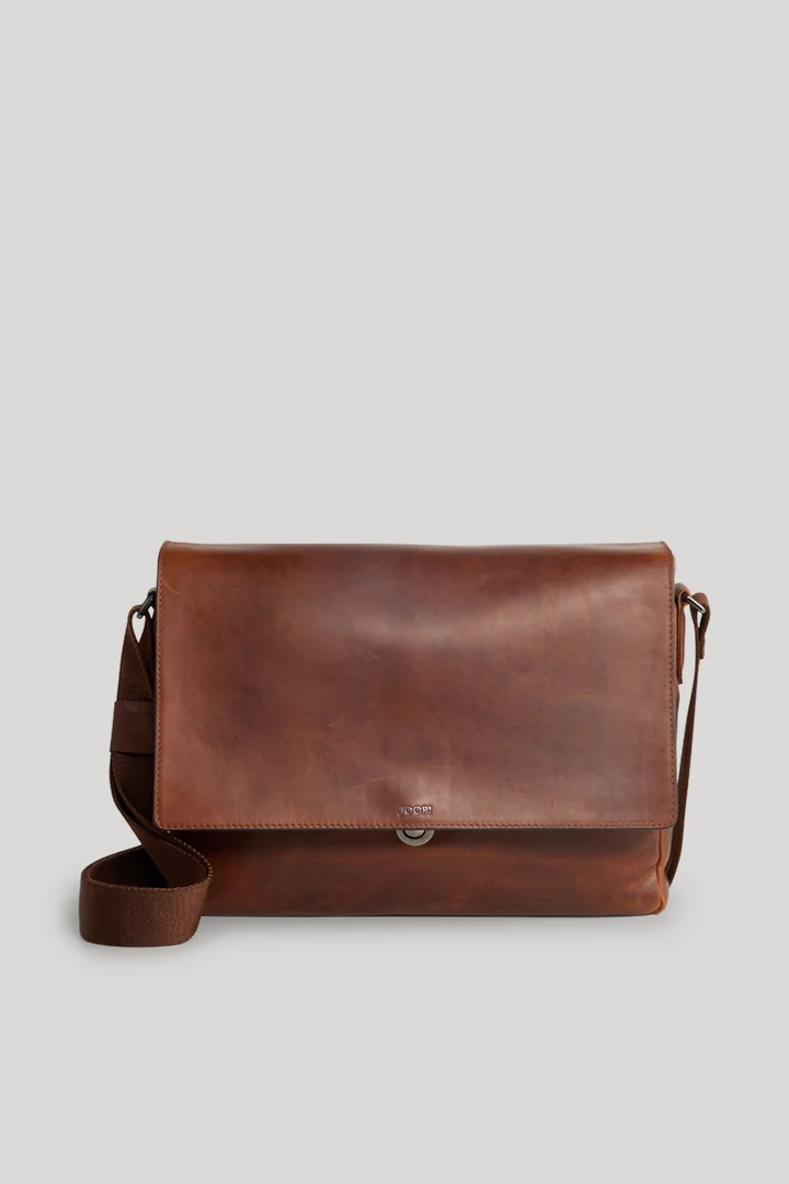 Leads to product detail page "Cerratano Janis briefcase in cognac"
