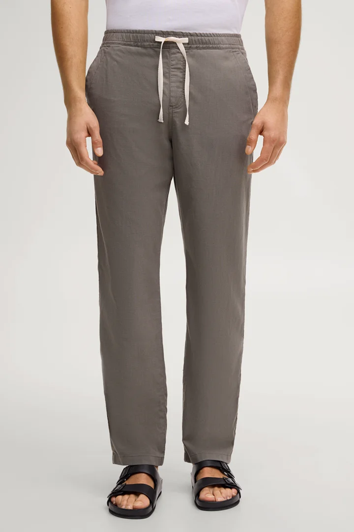 Leads to product detail page "Russell khaki jogging bottoms"