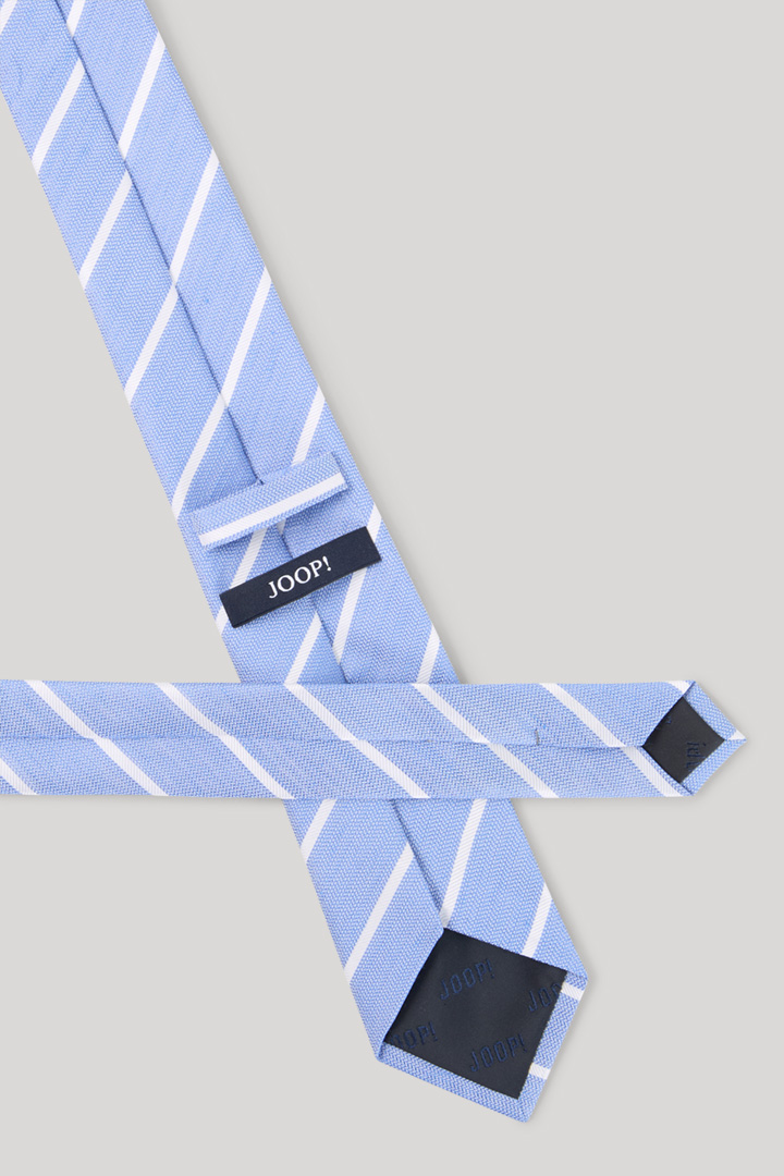 Führt zu Produktdetailseite „Krawatte in Hellblau/Weiß gestreift"