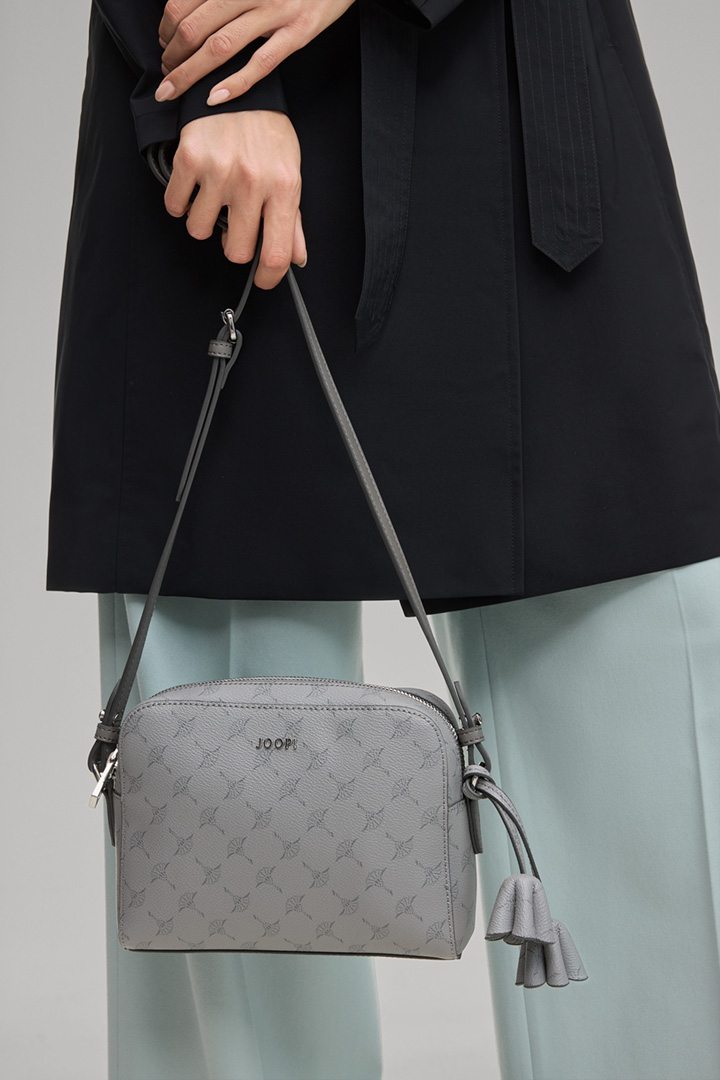 Führt zu Produktdetailseite „Schultertasche Curtain Cloe in Hellgrau gemustert"