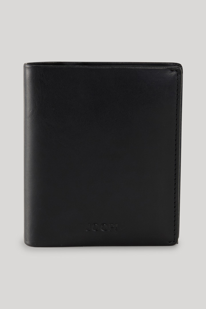 Leads to product detail page "Cerratano Daphnis Wallet in Black"