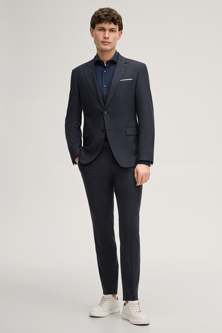 Leads to product detail page "Pares Shirt in Navy"