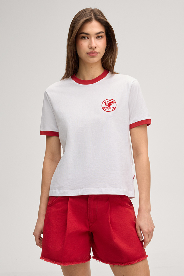 Leads to product detail page "Tordis T-shirt in White/Red"