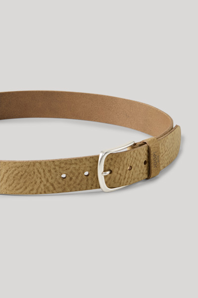Leads to product detail page "Khaki leather belt"
