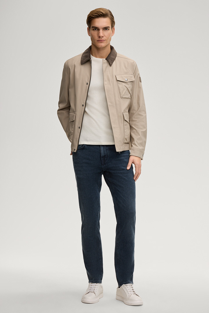 Leads to product detail page "Svenor Pullover in Off-white"