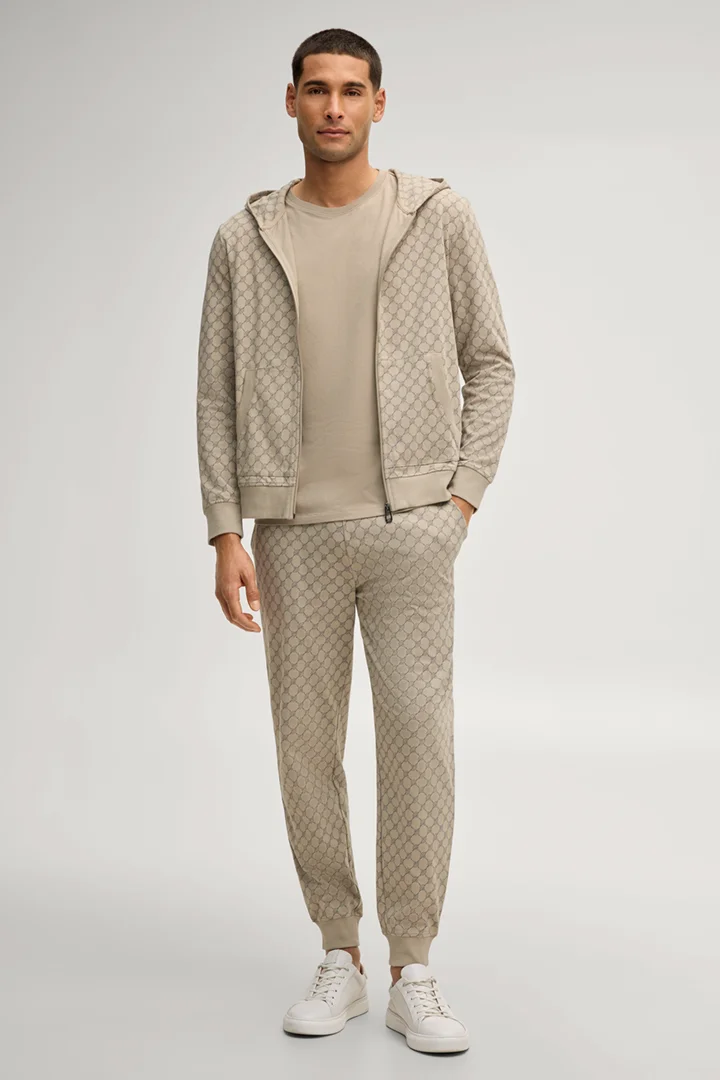 Leads to product detail page "T-shirt in beige"