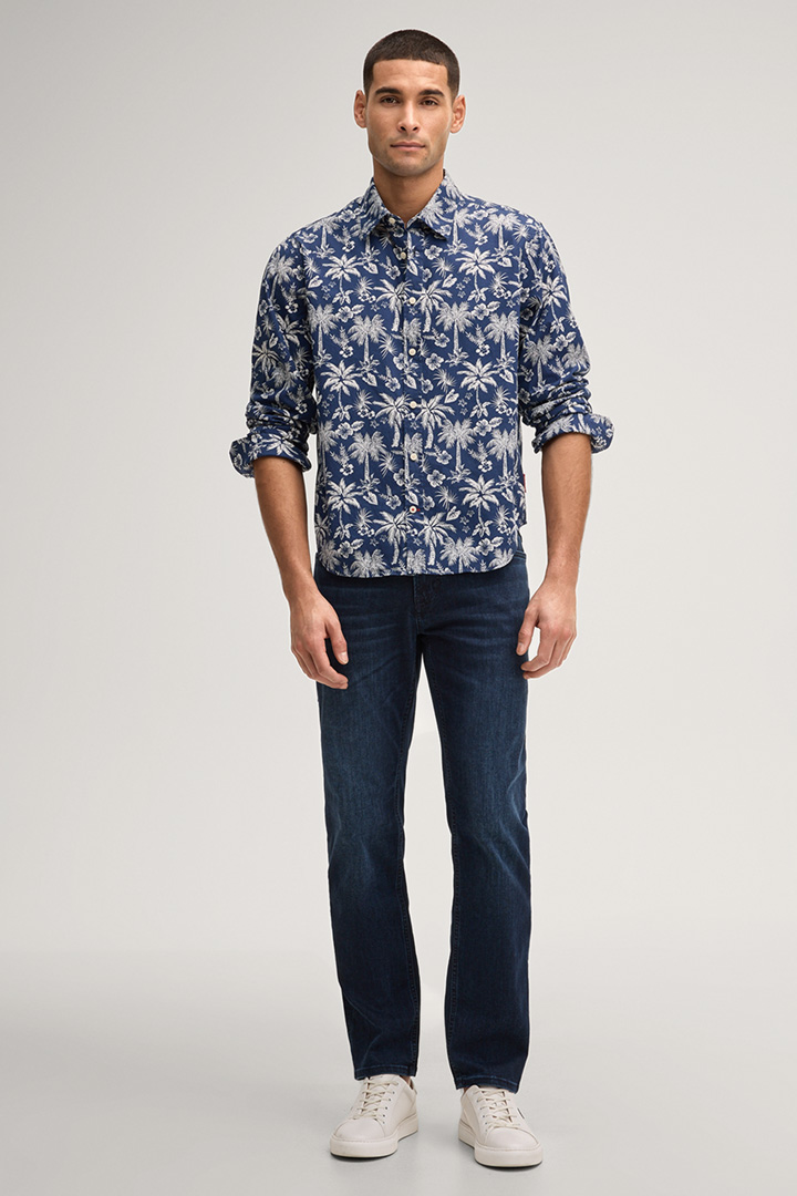 Leads to product detail page "Mitch jeans in dark blue"