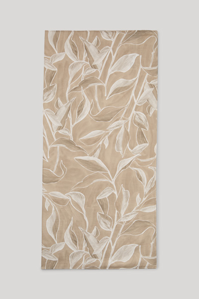 Leads to product detail page "Beige patterned bandana"