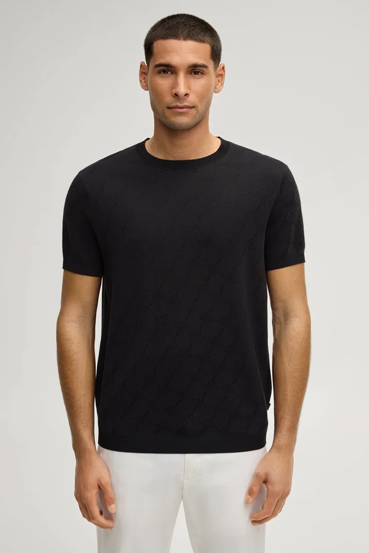 Leads to product detail page "Cornflower knitted shirt Ravao in black"