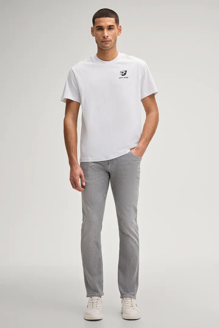 Leads to product detail page "Ayumu T-shirt in white"