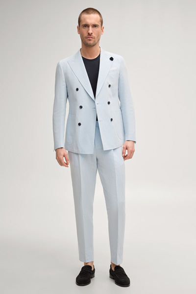 Leads to product detail page "Heazy-Rennet suit in light blue"