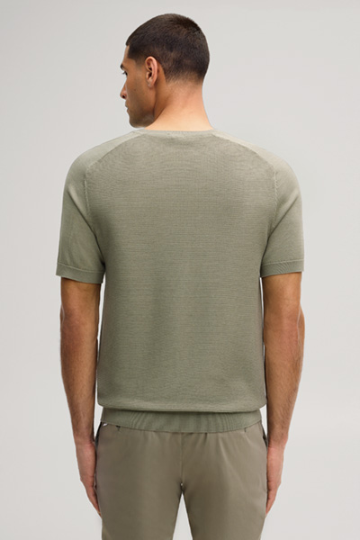 Leads to product detail page "Vitor knitted shirt in khaki"