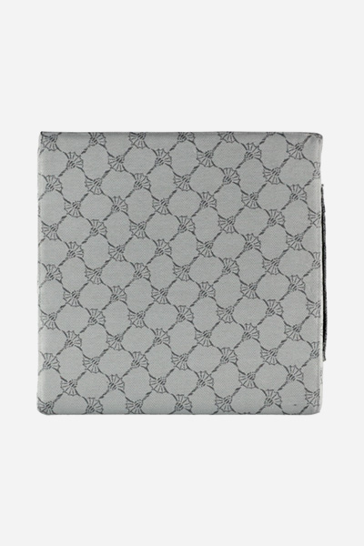 Führt zu Produktdetailseite „Sitzkissen JOOP! OUTDOOR CUSHION CORNFLOWER RELAX in Stein, 40 x 40 cm"