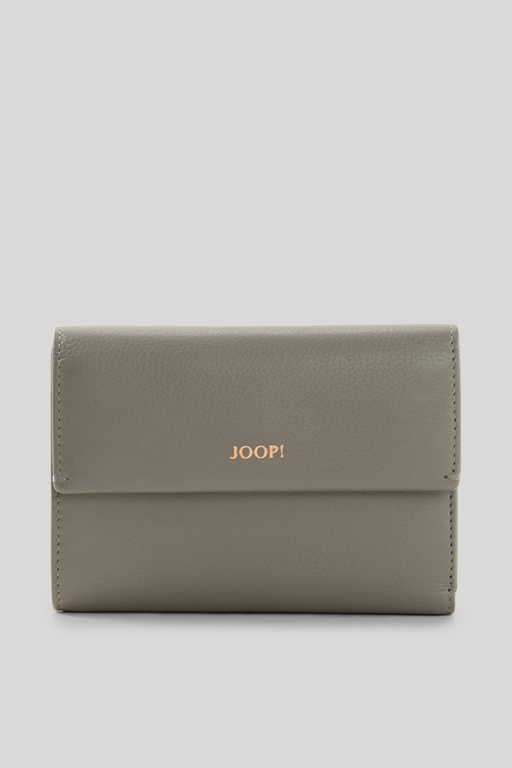 Leads to product detail page "Sofisticato Cosma Wallet in Taupe"