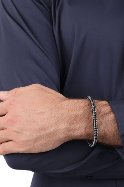 Armband mit Anhänger in Schwarz/Silber