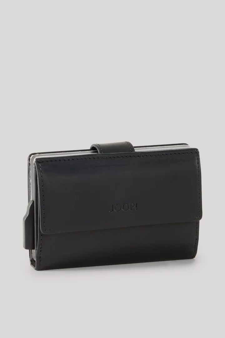 Leads to product detail page "Cerratano c-three e-cage wallet in black"
