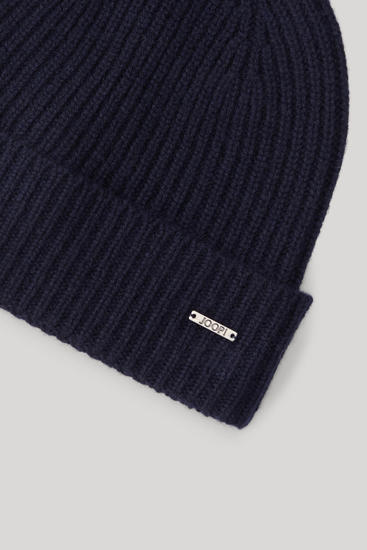 Leads to product detail page "Fenol cashmere hat in navy"