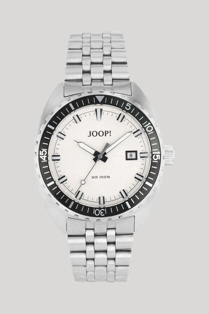 Leads to product detail page "Men's silver wristwatch"