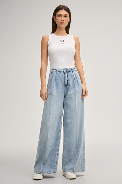 Top w kolorze białym