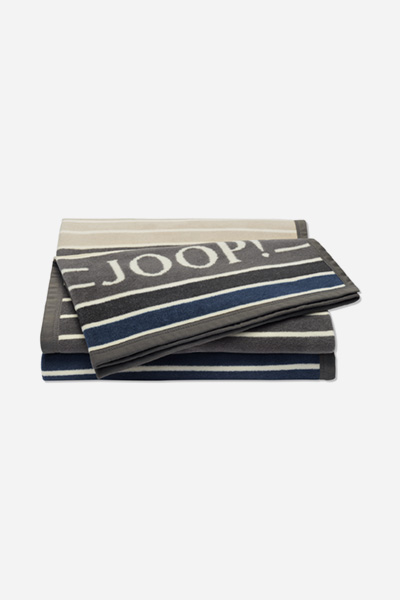 Führt zu Produktdetailseite „Wohndecke JOOP! OUTDOOR LIFESTYLE in Curry/Stein, 125 x 170 cm"