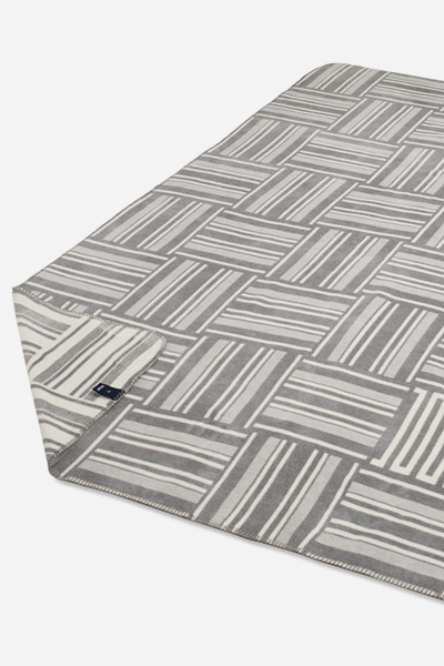 Leads to product detail page "Joop! weave throw 150x200 cm, silver"