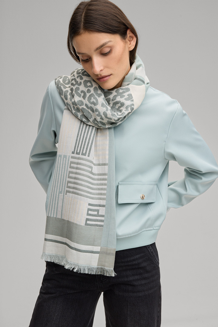 Führt zu Produktdetailseite „Tuch Ailis in Champagner/Hellblau gemustert"