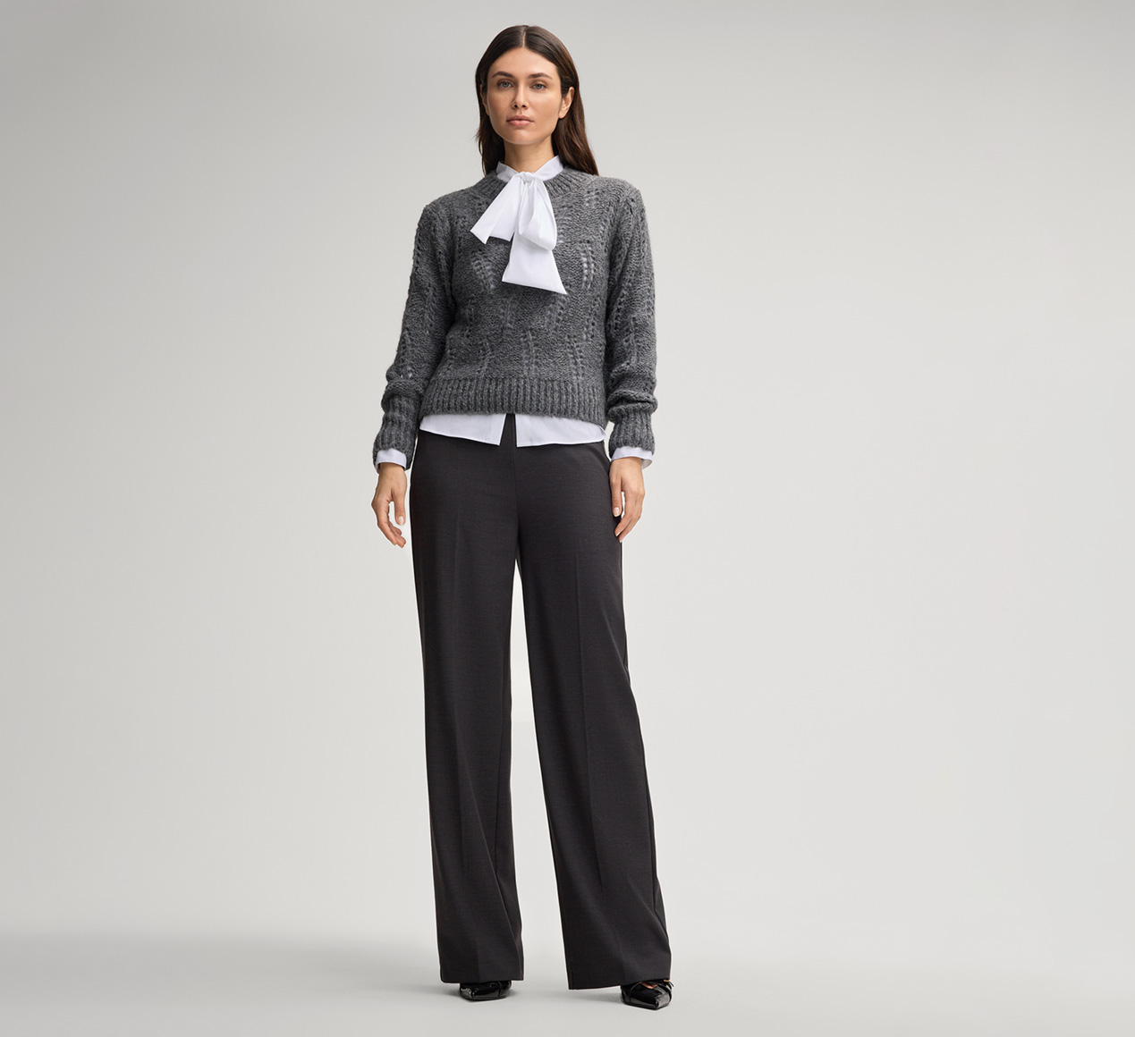 JOOP! präsentiert das Produkt Anzughose Paulina in Anthrazit aus der Kategorie Hosen