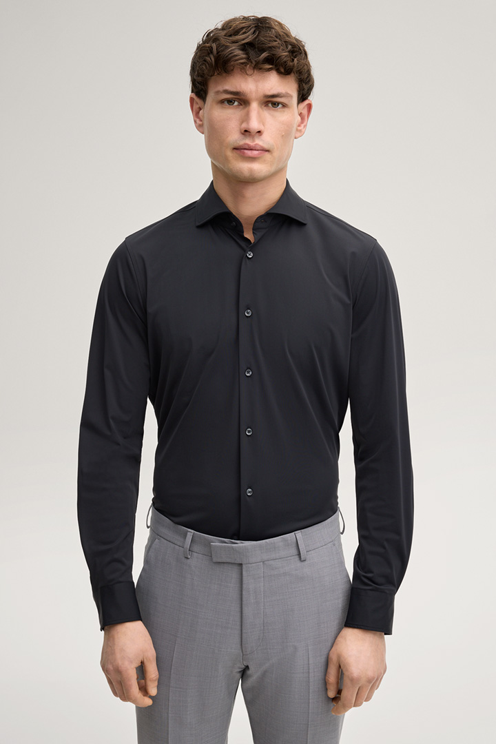 Leads to product detail page "Pai functional shirt in black"