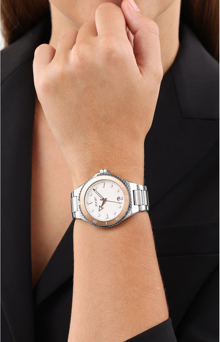 Damski zegarek w srebrnym kolorze