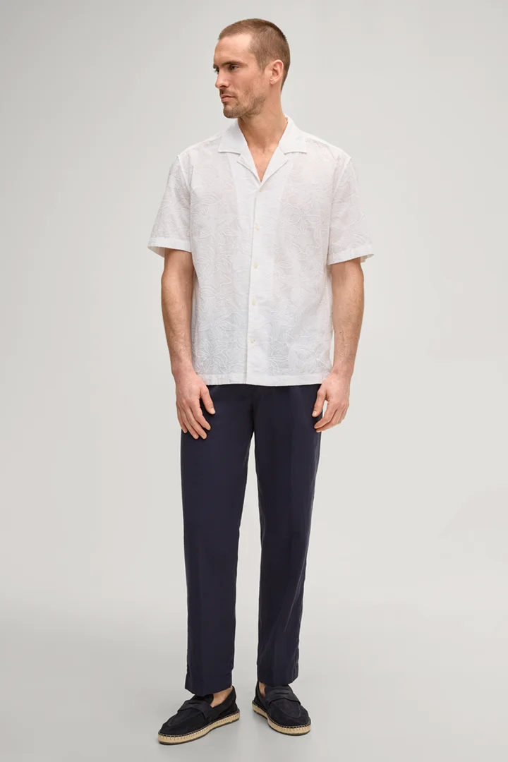 Leads to product detail page "Kawai Short-Sleeve Shirt in Textured White"