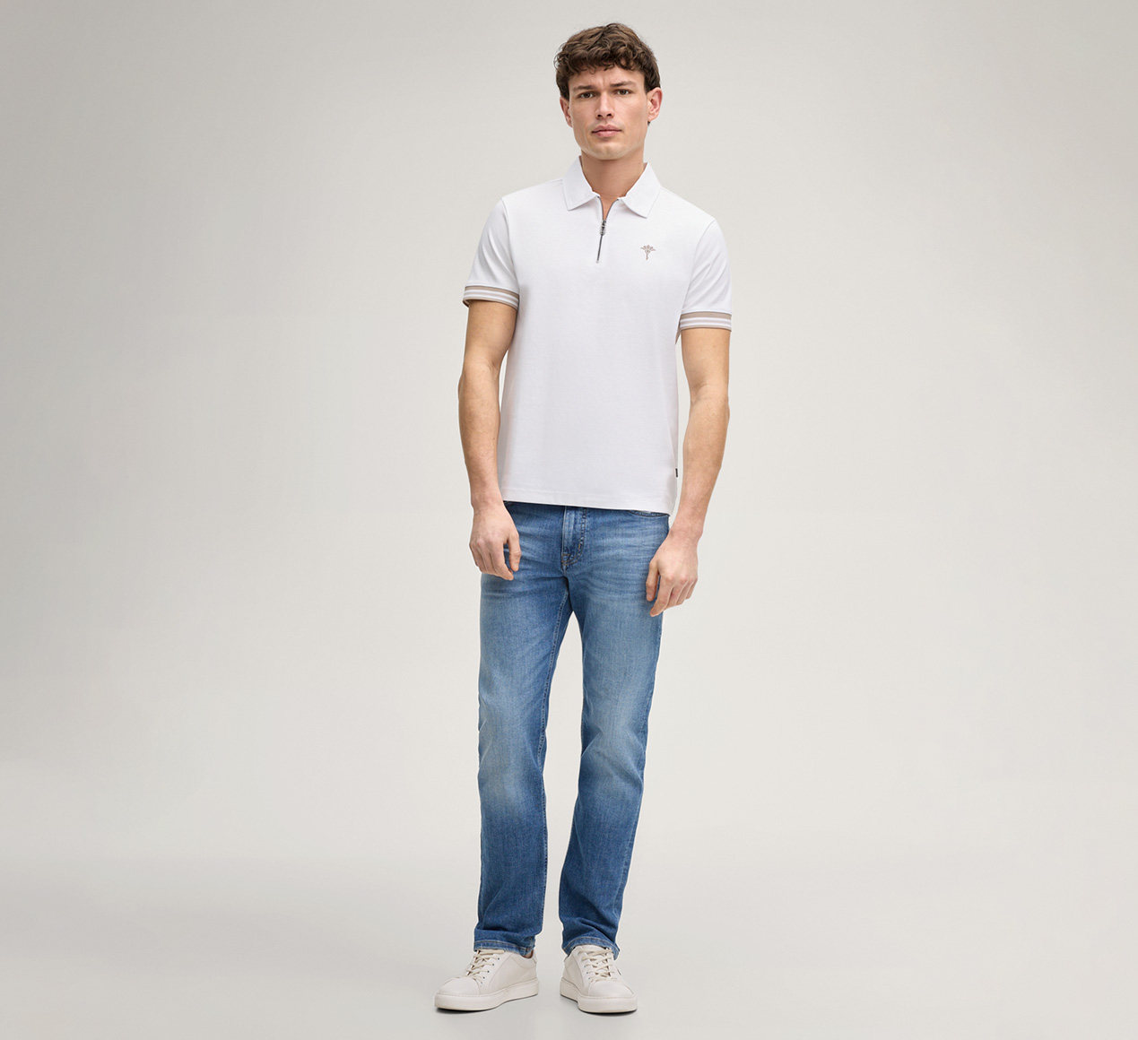 JOOP! präsentiert das Produkt Zip-Poloshirt Warley in Weiß aus der Kategorie T-Shirts & Sweats