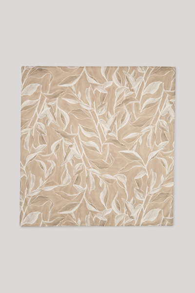 Leads to product detail page "Beige patterned bandana"