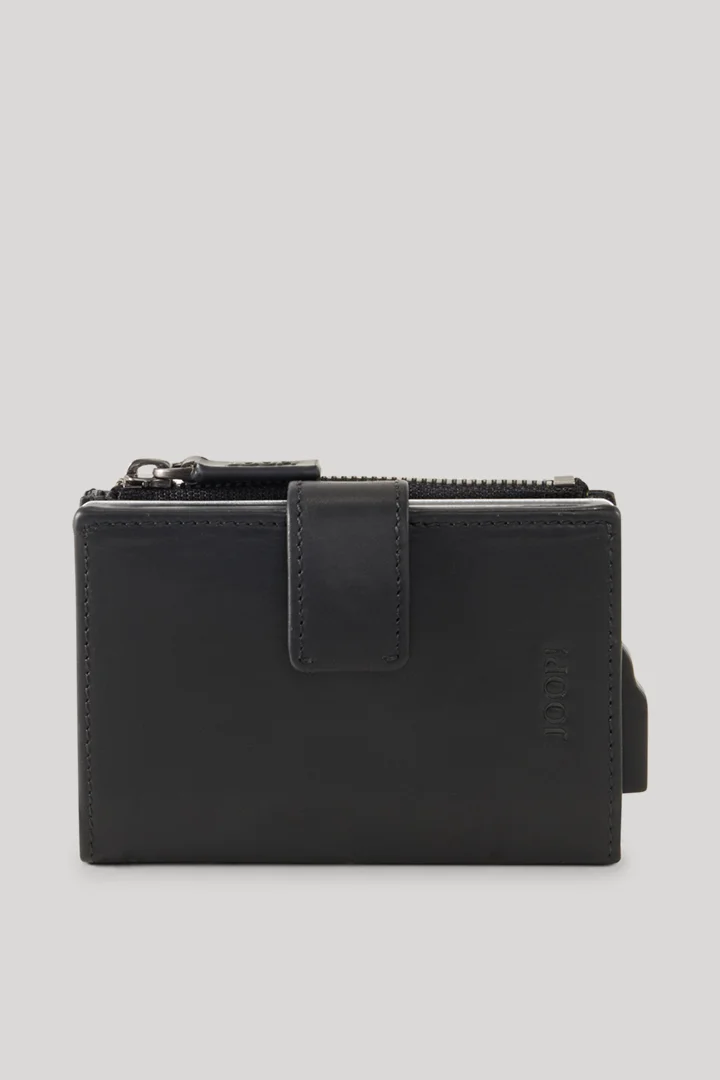 Leads to product detail page "Cerratano c-four e-cage wallet in black"