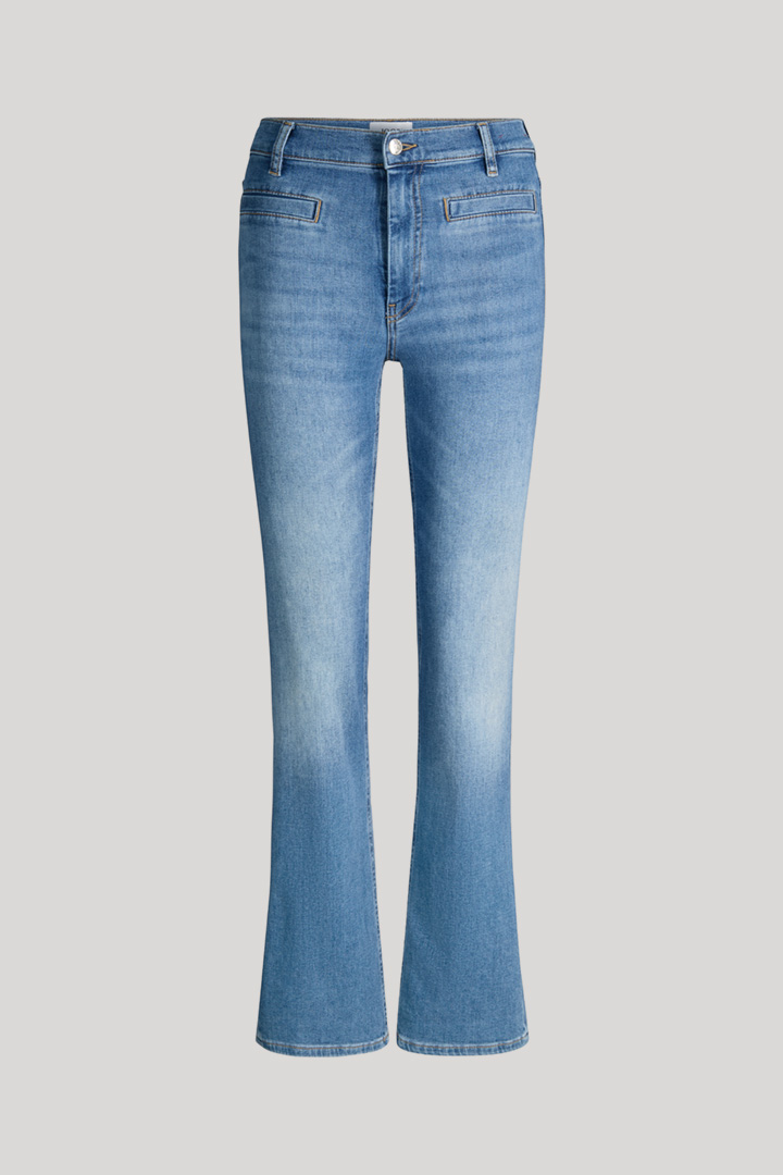 Leads to product detail page "Boocut jeans Elfi in mid blue denim, high waist"