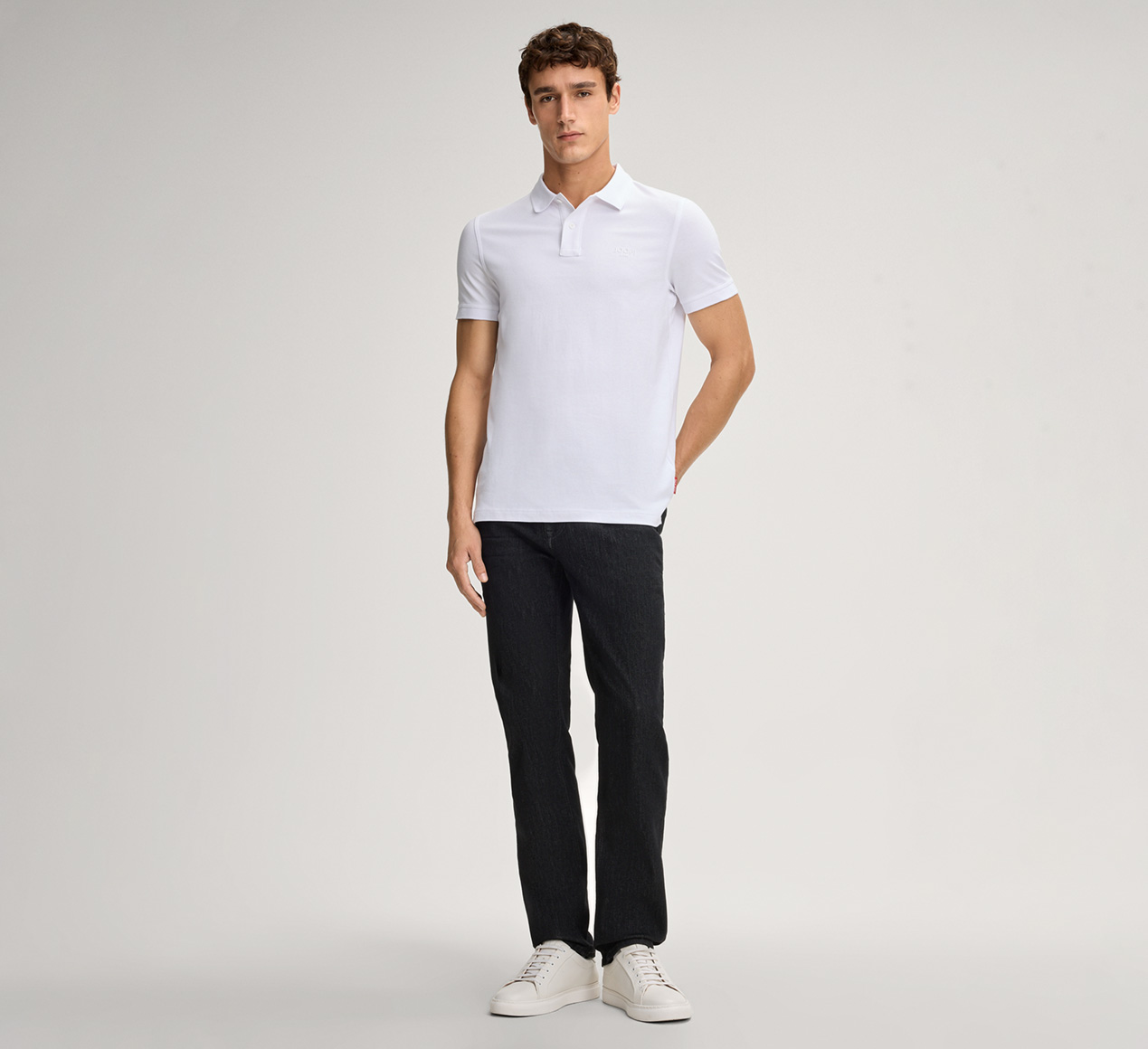 JOOP! präsentiert das Produkt Re-Flex Jeans Mitch in Schwarz aus der Kategorie Jeans