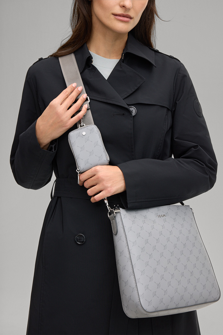 Führt zu Produktdetailseite „Schultertasche Cortina Jasmina in Hellgrau gemustert"