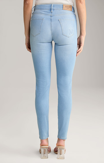 Jeansy o wąskim kroju w kolorze jasnoniebieskim z efektem sprania